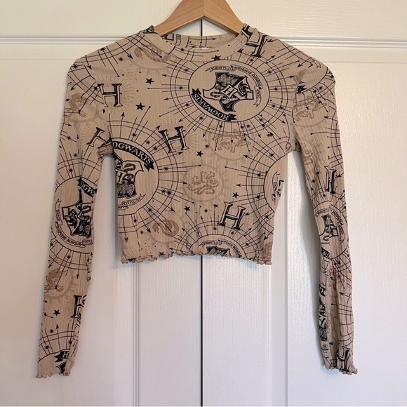 H&M Hogwarts Themed Long Sleeve Cropped Top Girls 12-14 - Picture 3 of 7